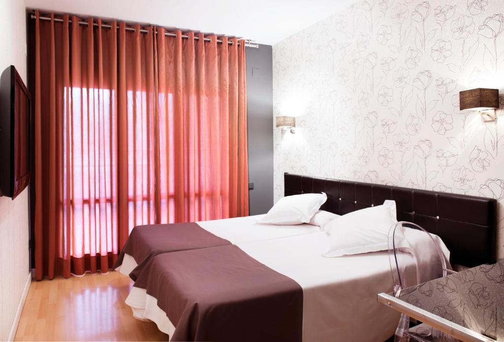 Hospedium Hostal Un Punto Chic Huesca Luaran gambar