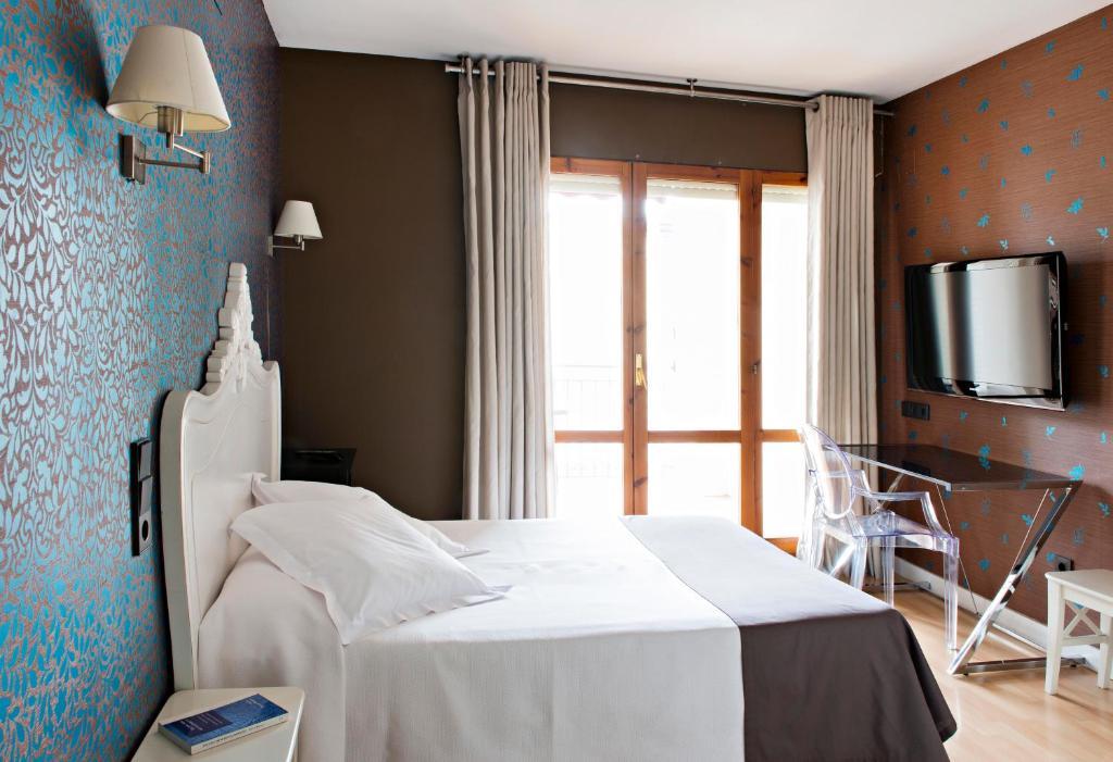 Hospedium Hostal Un Punto Chic Huesca Bilik gambar