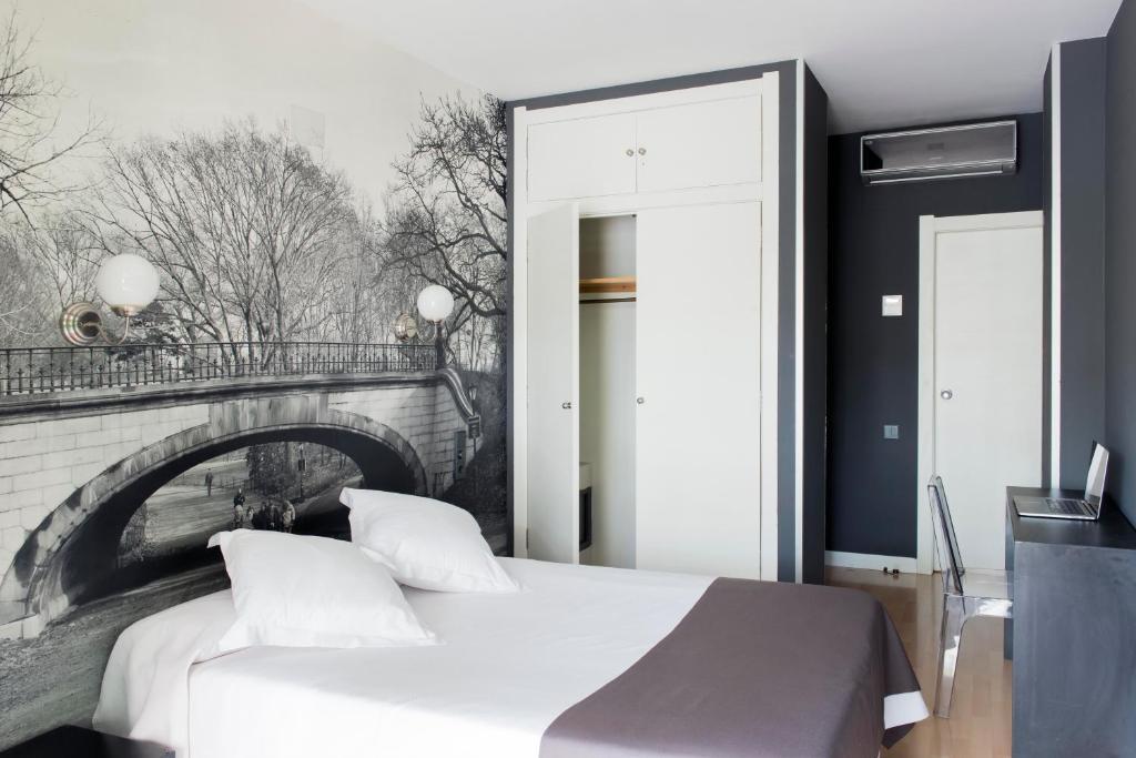 Hospedium Hostal Un Punto Chic Huesca Bilik gambar