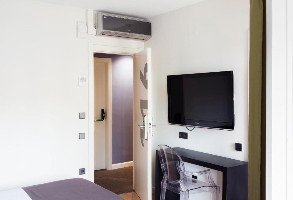 Hospedium Hostal Un Punto Chic Huesca Luaran gambar