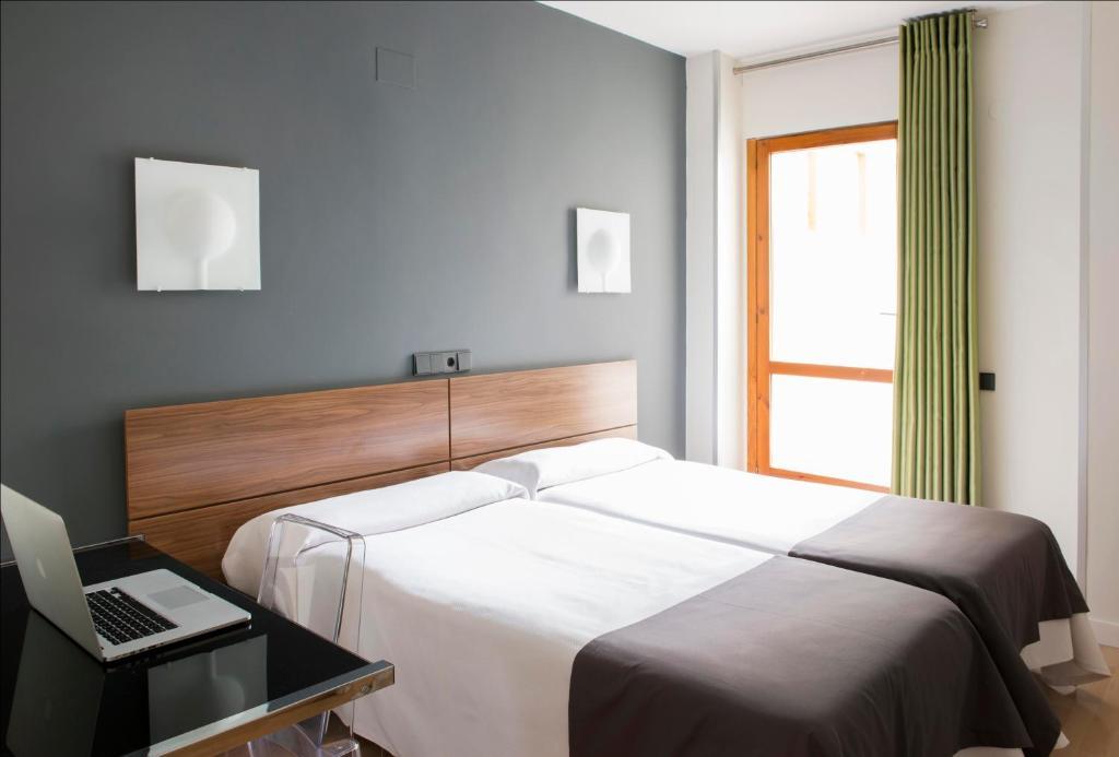 Hospedium Hostal Un Punto Chic Huesca Bilik gambar