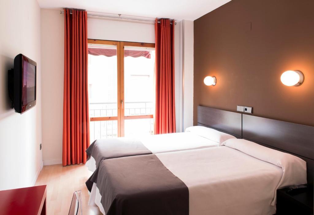 Hospedium Hostal Un Punto Chic Huesca Bilik gambar