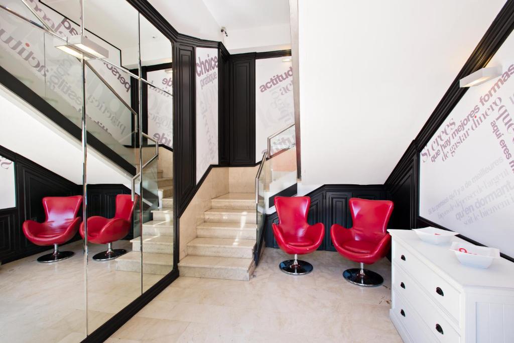 Hospedium Hostal Un Punto Chic Huesca Luaran gambar