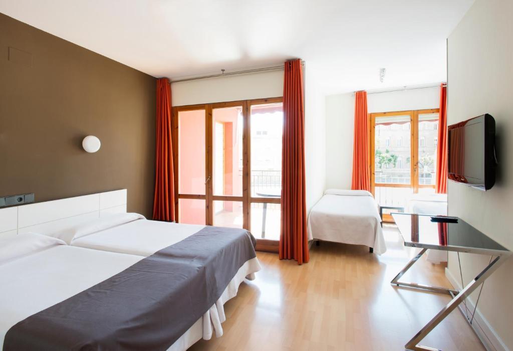 Hospedium Hostal Un Punto Chic Huesca Luaran gambar