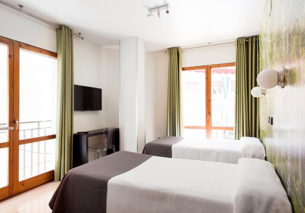 Hospedium Hostal Un Punto Chic Huesca Luaran gambar