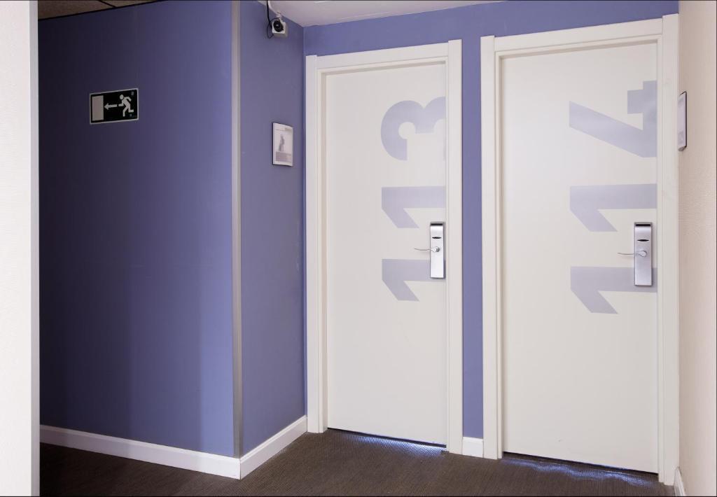 Hospedium Hostal Un Punto Chic Huesca Luaran gambar