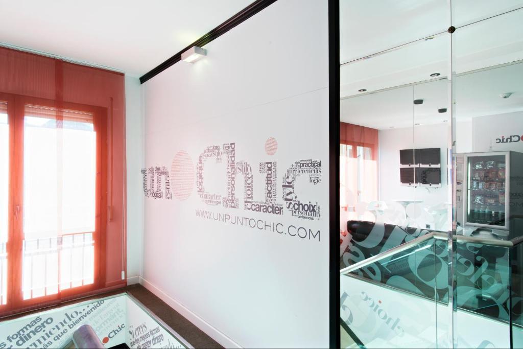 Hospedium Hostal Un Punto Chic Huesca Luaran gambar