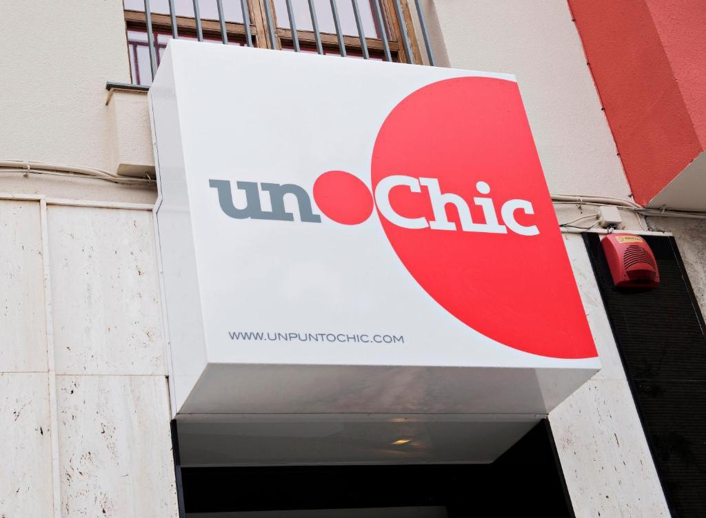 Hospedium Hostal Un Punto Chic Huesca Luaran gambar