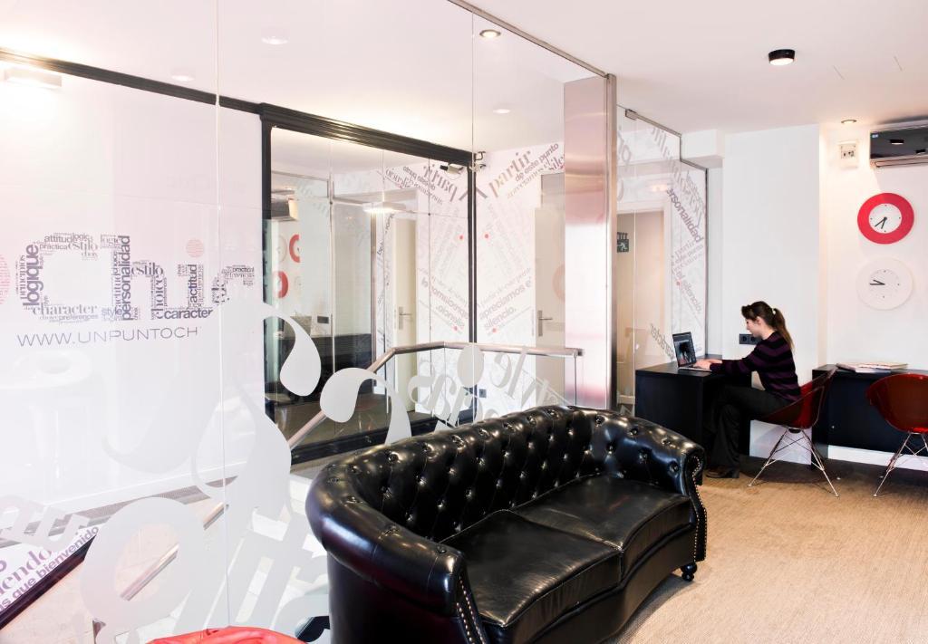 Hospedium Hostal Un Punto Chic Huesca Luaran gambar