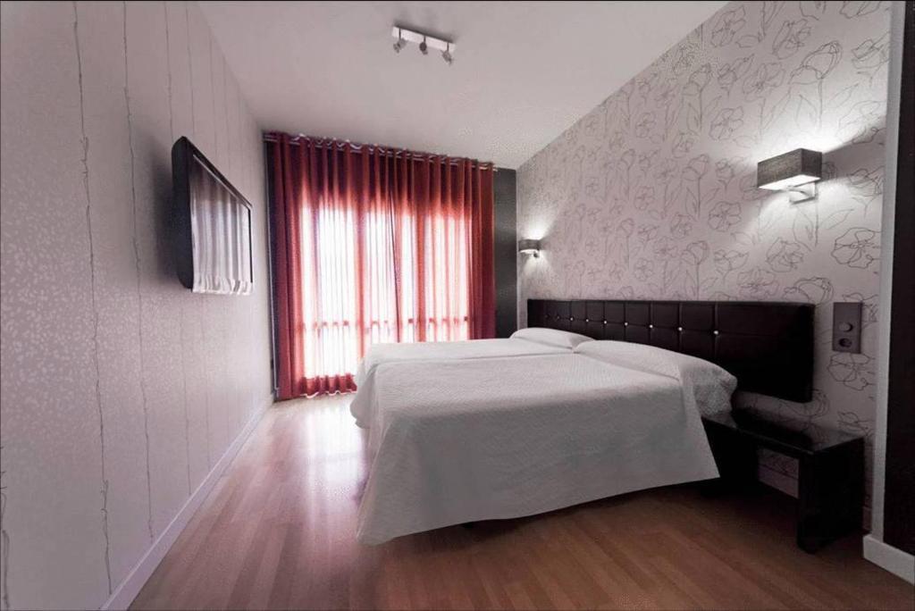 Hospedium Hostal Un Punto Chic Huesca Luaran gambar